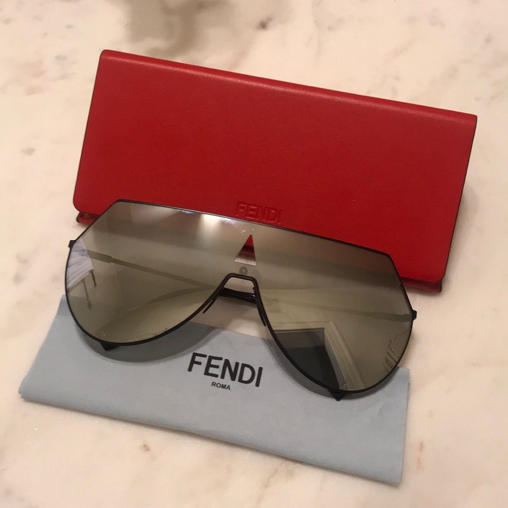 FENDI black and silver sunglasses 🕶